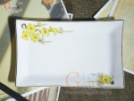 Đĩa chữ nhật men trắng vẽ hoa Mai vàng, 21x13cm