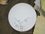 Đĩa tròn men trắng vẽ hoa Đào xanh, đường kính 24cm