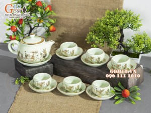 Ấm chén vẽ vàng