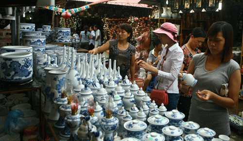 Tết về đi chợ gốm Bát Tràng