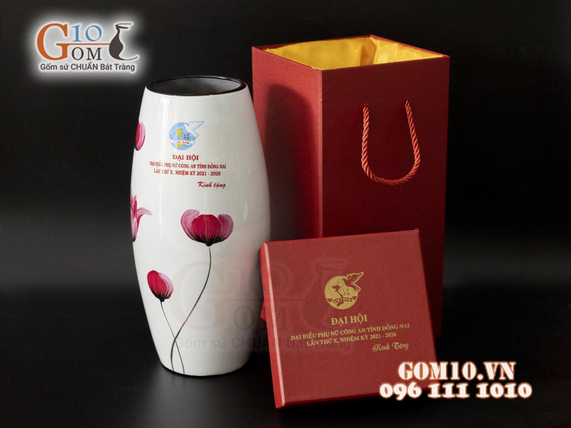 Hàng Trăm Lọ Hoa In Logo Quà Tặng Được Gửi Tới Công An Tỉnh Đồng Nai