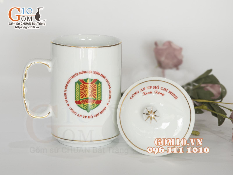 Hàng Nghìn Bộ Ấm Chén cùng Cốc Sứ Quà Tặng In Logo về tới Công An TP. Hồ Chí Minh