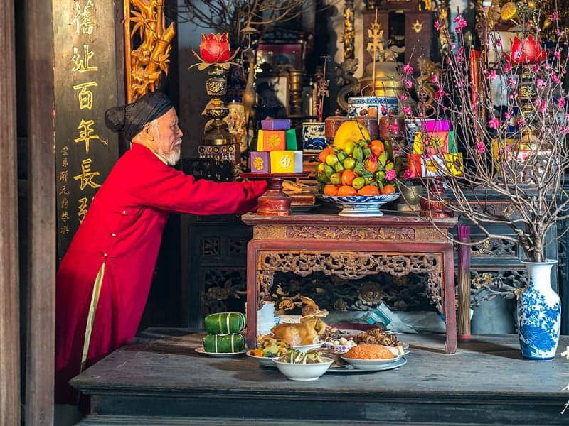 Thắp hương hằng ngày có tốt không? Nên thắp hương vào lúc nào?