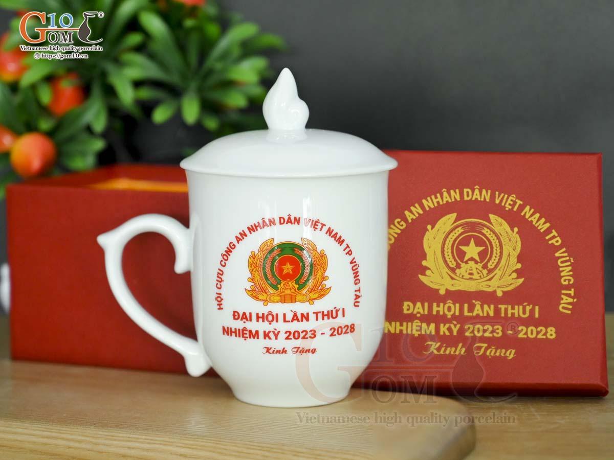 Gốm 10 hoàn thành hợp đồng hàng trăm Cốc Sứ in logo quà tặng cho Đại hội thành lập Hội cựu Công an Nhân dân TP. Vũng Tàu