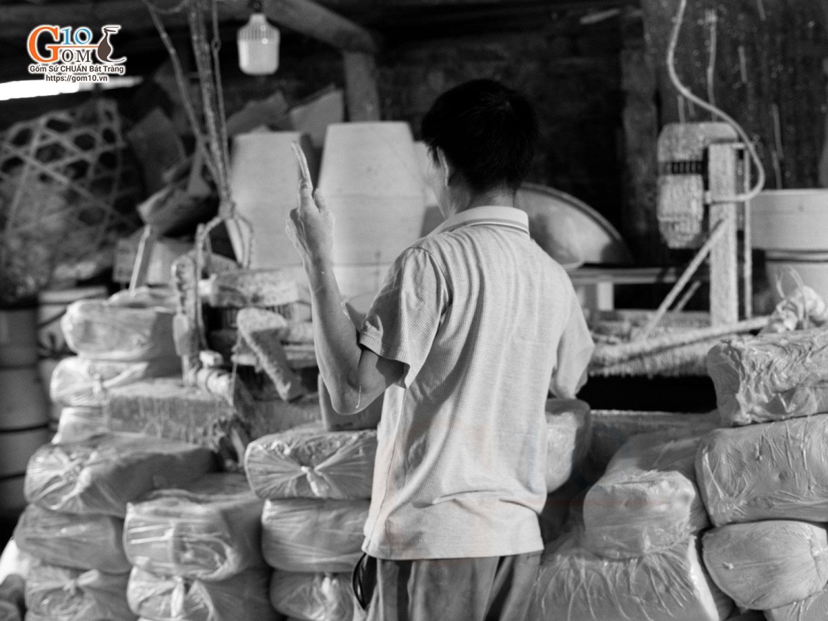 Hành trình đầu tiên của gốm và vết nứt nhỏ cũng bắt đầu từ đây