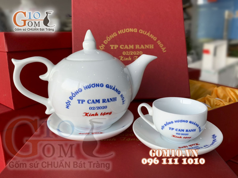 Hoàn thành hợp đồng hàng trăm bộ ấm chén in logo 