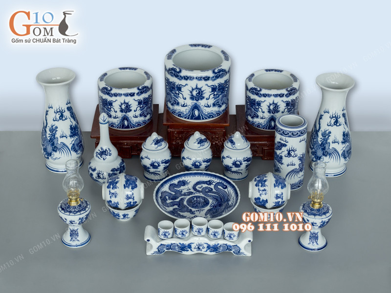 Hướng dẫn cách sắp xếp đồ thờ trên bàn thờ gia tiên sao cho chuẩn