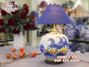 Tại sao bạn nên sở hữu ngay một chiếc đèn bàn gốm sứ