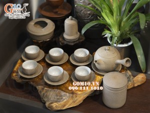 Ấm trà quai ngang Bát Tràng có thật sự Hot không?