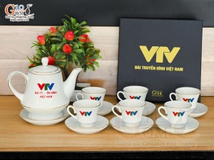 Gốm 10 vinh dự đồng hành cùng VTV cung cấp các sản phẩm lưu niệm Gốm sứ Bát Tràng in logo VTV