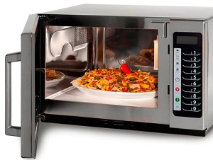 Bát đĩa gốm sứ Bát Tràng có an toàn trong lò vi sóng không?