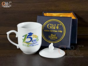 Giải pháp quà tặng trọn vẹn cho ngày hội ngộ. Cốc sứ in logo kỷ niệm 15 năm ngày ra trường