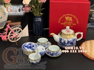 Gốm 10 hoàn thành hợp đồng hàng trăm bộ ấm chén quà tặng cho Đảng Bộ Huyện Phú Hòa