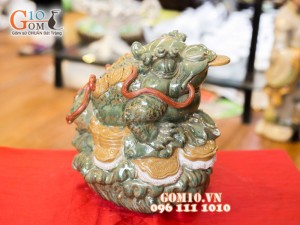 Tượng sứ Cóc ngậm tiền ngồi bệ ngọc 28cm