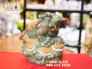 Tượng sứ Cóc ngậm tiền ngồi bệ ngọc 28cm