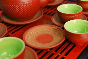 Bộ ấm chén dáng ganh đỏ, chén lòng xanh