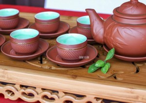 Bộ ấm chén men gốm, ganh đỏ đắp trúc 350ml