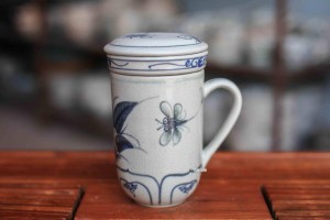 Cốc lọc chè men rạn vẽ chuồn