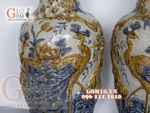Đôi lọ lộc bình men rạn đắp nổi Công Đào, cao 52cm