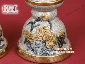 Đôi đèn dầu tháp men rạn đắp nổi Sen cao cấp, cao 23cm