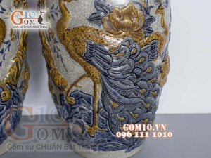 Đôi lọ lộc bình men rạn đắp nổi Công Đào, cao 52cm