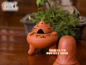 Ấm chén tử sa đắp nổi hoa đào đỏ khay thủng, đầy đủ phụ kiện