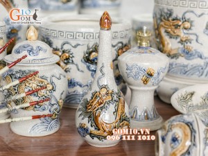 Nậm rượu cổ vút men rạn đắp nổi rồng 1L