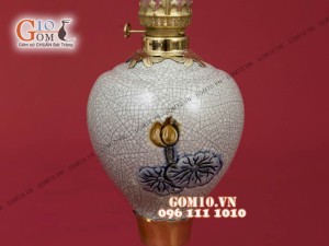 Đôi đèn dầu quả táo men rạn đắp nổi Sen cao cấp