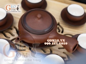 Ấm  gốm quai ngang đỏ son