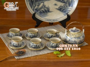 Ấm chén dáng Nhật men rạn cổ cảnh sơn thủy bọc đồng, 450ml