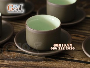 Ấm chén men rêu, dáng vai vuông kẻ chỉ đỏ, 350ml