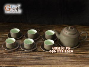 Ấm chén men rêu, dáng vai vuông kẻ chỉ đỏ, 350ml