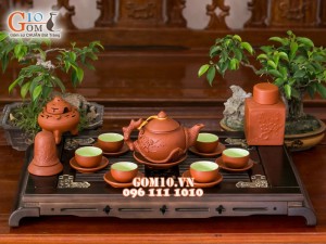 Ấm chén tử sa đắp nổi hoa đào đỏ 350ml, đầy đủ phụ kiện