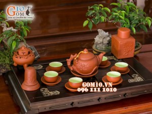 Ấm chén tử sa đắp nổi hoa đào đỏ 350ml, đầy đủ phụ kiện