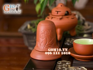 Ấm chén tử sa đắp nổi hoa đào đỏ 350ml, đầy đủ phụ kiện