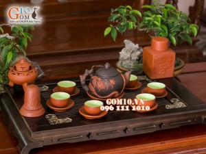 Ấm chén tử sa đắp nổi hoa sen đỏ đen, đầy đủ phụ kiện - 380ml