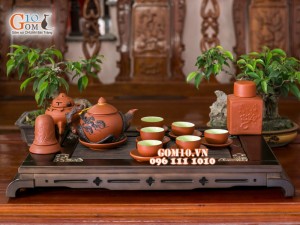 Ấm chén tử sa đắp nổi hoa tùng đen đỏ, đầy đủ phụ kiện