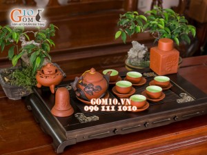 Ấm chén tử sa đắp nổi hoa tùng đen đỏ, đầy đủ phụ kiện