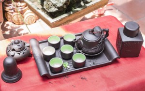 Ấm chén tử sa đắp trúc đen, đầy đủ phụ kiện 250ml