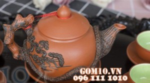 Ấm gốm đắp nổi Tùng Đen đỏ, 350ml