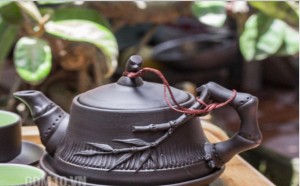 Ấm gốm tử sa đắp trúc, 250ml