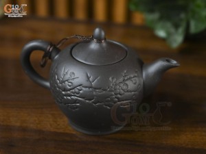 Ấm gốm tử sa khắc hoa đào đen, 350ml