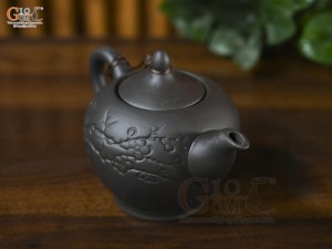 Ấm gốm tử sa khắc hoa đào đen, 350ml