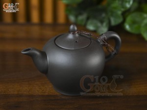 Ấm gốm tử sa khắc hoa đào đen, 350ml