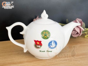 Ấm lẻ dáng chóp lửa men trắng in logo, 600ml