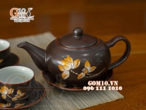 Ấm lẻ dáng quả hồng hoa sen men nâu chỉ đỏ, 350ml 