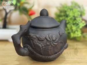 Ấm lẻ gốm đắp nổi hoa Sen đen, 400ml