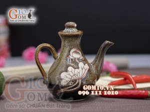 Ấm mắm cao men gấm vàng khắc sen