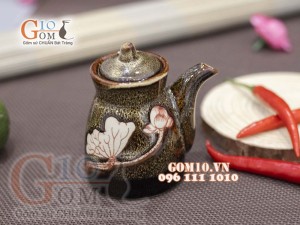 Ấm mắm thấp men gấm vàng khắc sen