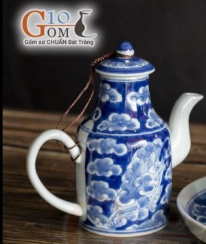 Ấm rượu men lam cổ vẽ Long Ẩn, 300ml